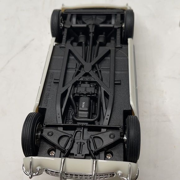 #8732 AMT Ertl 1953 Corvette Polo White 1/25 Scale Plastic Promo Model Car NEW - Picture 12 of 13